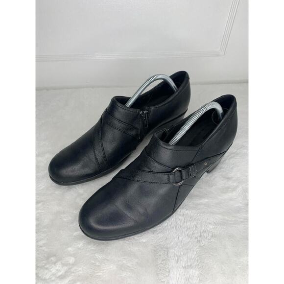 Clarks Womens Black Leather Slip-On Shoes With Buckle Detail Size 11M - Picture 1 of 8